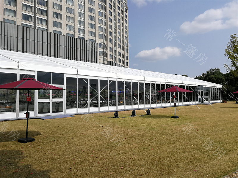 3、透明玻璃幕墻展示